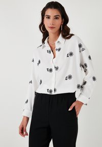 LELA Button-down blouse - white