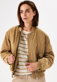 Garcia Bomberjacks - golden sun