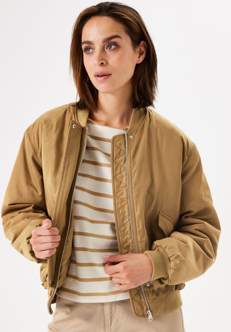 Garcia Bomberjacks - golden sun