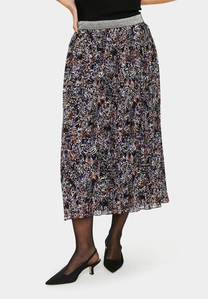 Jupe fluide à motifs avec une base sombre et des motifs orange, bleu et blanc ; taille élastique métallique ; design long jusqu'aux chevilles.