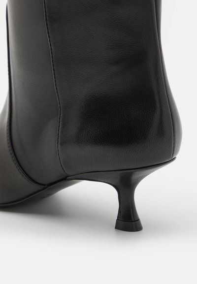 Stuart Weitzman BOOT - Čižmy - black