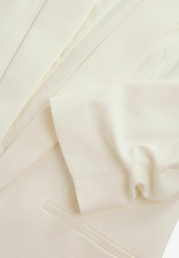 Unselected, cream