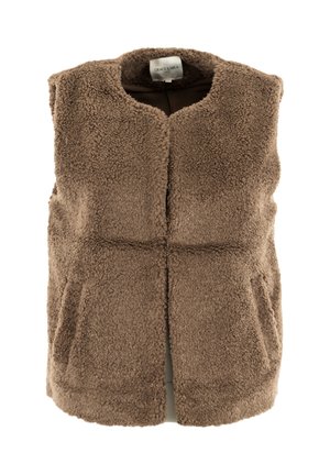 Chaleco sin mangas de felpa teddy marrón con cuello redondo y dos bolsillos frontales, plegado sobre una superficie mostrando la etiqueta de la marca dentro del cuello.