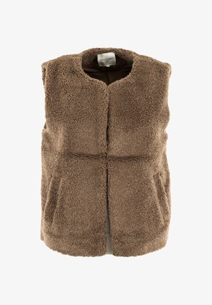 Gilet en peluche teddy marron sans manches avec encolure ronde et deux poches avant, plié à plat montrant l'étiquette de la marque à l'intérieur du col.