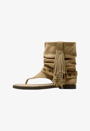 Bershka FLAT WITH FRINGING - GAITER  - Ankle cuff sandals - sand