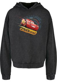 Sort hættetrøje med et grafisk design af Lightning McQueen, med levende røde, gule og blå accenter midt i et digitalt design.