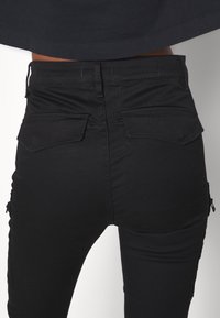G-STAR SKINNY - Cargo trousers - black