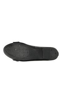 Schwarze Leder-Sohle mit glatter Textur, runder Form und strukturiertem Grip. Verfügt über sichtbare Nähte entlang der Kante.