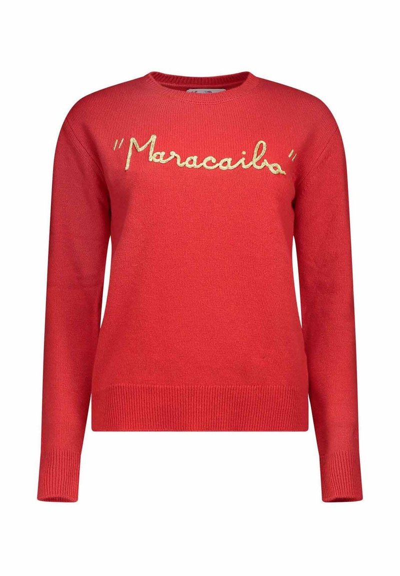 Rød strikket langærmet sweater med ribstrikkede manchetter og kant, prydet med "Maracaibo" broderet i hvid skrift over brystet.