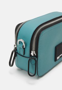Karl Lagerfeld Jeans LOGO PATCH CAMERA - Rankinė per petį - brittany blue