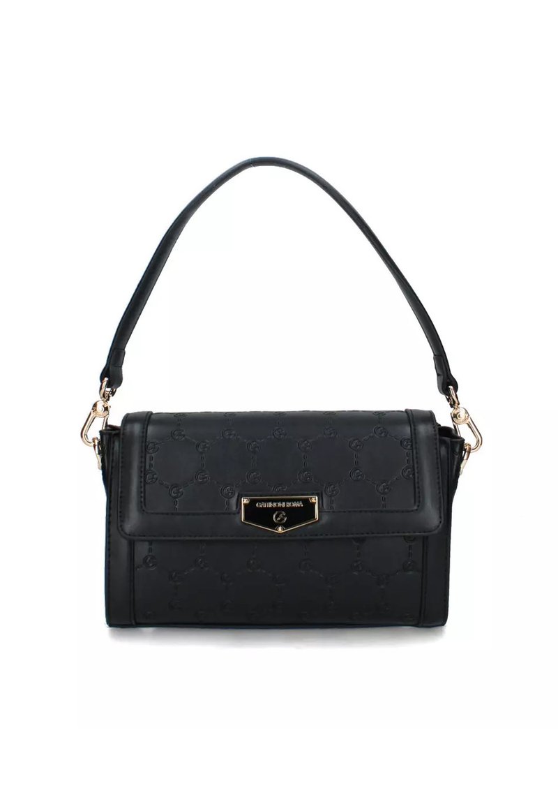 Borsa a tracolla sintetica nera con motivo a logo in rilievo, accessori in metallo color oro, chiusura a patta e tracolla singola. Forma rettangolare e superficie liscia.
