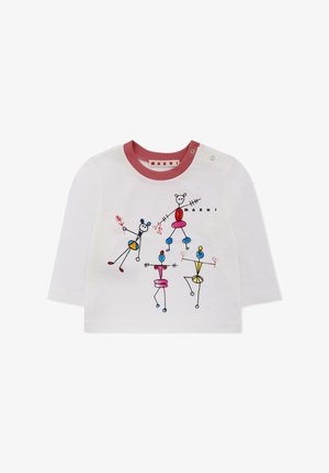 Witte lange mouw shirt met speelse meerkleurige stickfiguurprints. Zachte katoenen stof met een rode halslijn en drukknoopdetail.