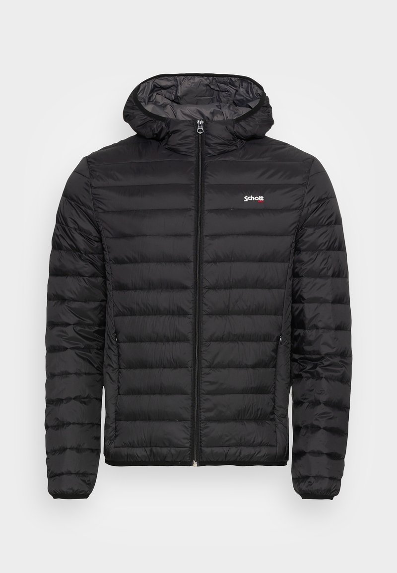 Veste matelassée noire à capuche avec fermeture éclair complète à l'avant et logo Schott sur le côté gauche de la poitrine, présentée sur un fond blanc.