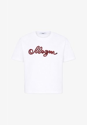 Witte T-shirt met korte mouwen, met rood en zwart bloemen-cursief tekst "MSGM" over de borst, ronde halslijn en standaard pasvorm.