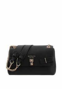 Bolso de cuero negro con herrajes dorados, cadena y diseño de doble asa, con un broche frontal y detalle de logo. Forma rectangular compacta.