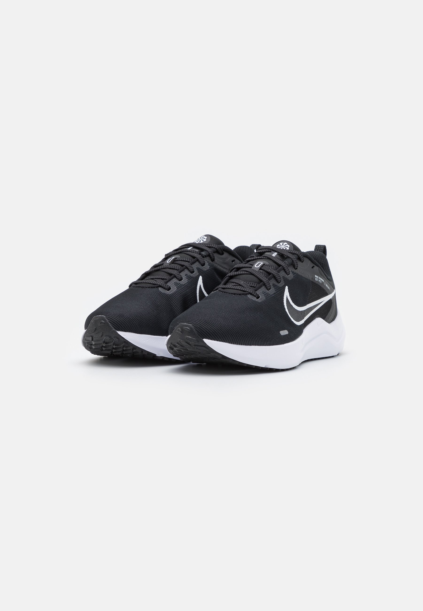 Nike Performance DOWNSHIFTER 12 - Chaussures de running neutres -  black/white/smoke grey/pure platinum/grey fog/noir - ZALANDO.FR