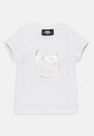 T-shirt blanc pour enfants avec le contour métallique d’un personnage portant des lunettes de soleil et une cravate, marqué Karl Lagerfeld Kids.