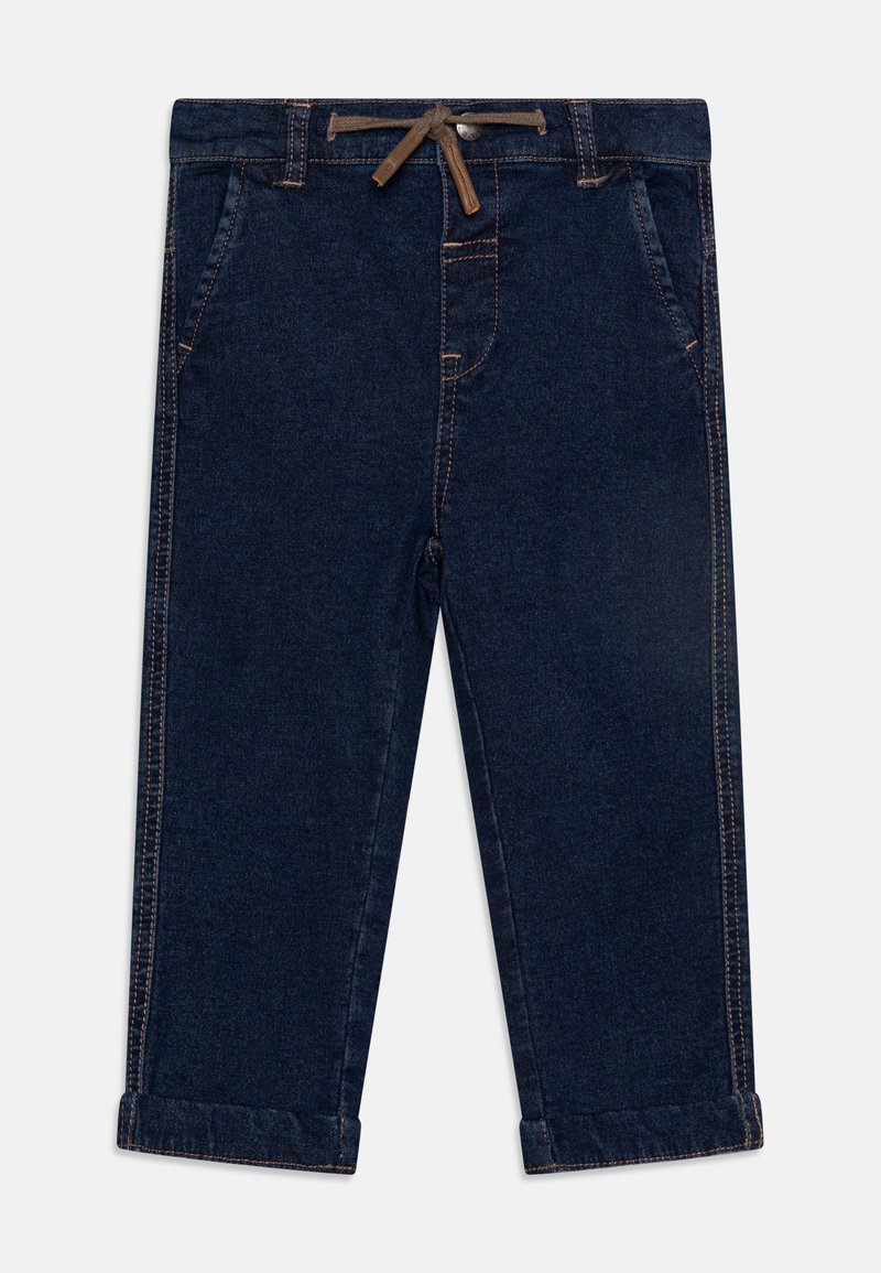 Σκούρα μπλε τζιν παντελόνια με κορδόνι στη μέση, δύο εμπρόσθιες τσέπες και διπλωμένα μπατζάκια με αντίθετες ραφές λεπτομέρειες.