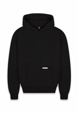 Sweat à capuche noir avec poche kangourou à l'avant et petite étiquette blanche rectangulaire sur la poche, présenté sur fond blanc uni.