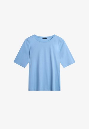 Lichtblauw T-shirt met korte mouwen en ronde hals, rechte zoom, afgebeeld tegen een witte achtergrond.