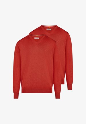 Dwa czerwone swetry z długim rękawem i dekoltem w serek, z prążkowanymi mankietami i dołem, ułożone na białym tle, częściowo nałożone na siebie.