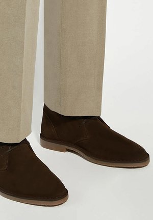 Dune London, DUNE MENS CASHED WF LACE-UP CHUKKA BOOTS - Derbies - brown