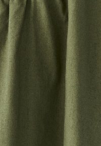 Unselected, olive green