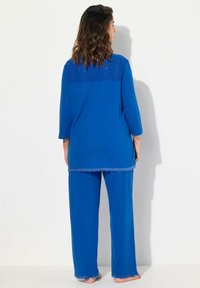 Ulla Popken BRODERIE ANGLAISE DETAIL SET - Pyžamová sada - denim blue