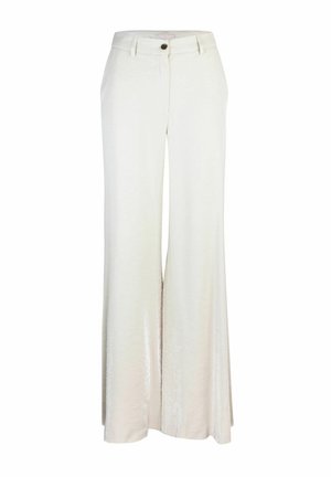 Pantaloni larghi color crema realizzati in tessuto leggero. Presentano una chiusura con bottone, tasche laterali e una texture liscia.