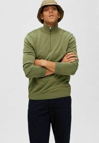 Selected Homme SLHBERG HALF ZIP - Stickad tröja - vineyard green