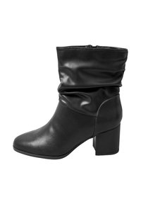 Mustat nahka nilkkurit, joissa on löysä varsi, neliömainen korko, sileä pinta ja hienovaraiset kirjontayksityiskohdat sivussa.