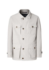 Veste beige clair en mélange de coton. Caractéristiques : col, six poches avant et grands boutons marron. Design à coupe droite.