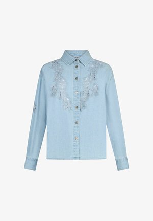 Világoskék farmer hosszú ujjú ing gombos elejjel és virágos csipke hímzéssel a mellkason és az ujjakon.