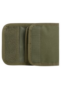 Maslinasto zeleni novčanik napravljen od izdržljive tkanine, sa teksturiranim vanjskim dijelom, čičak zatvaranjem i unutarnjim odjeljcima za kartice i novac.
