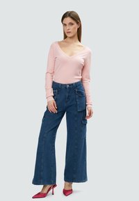 INFLUENCER V-NECK BASIC - Strickpullover - rose