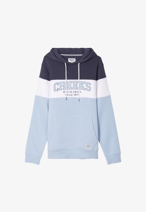 Hoodie met een colorblock ontwerp in marineblauw, wit en lichtblauw. Heeft een kangoeroezak en de tekst "CREEKS ORIGINAL" op de borst.