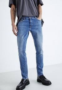 Only & Sons - ONSLOOM SLIM ONE - Slim fit jeans - medium blue denim Miniatuurafbeelding 1