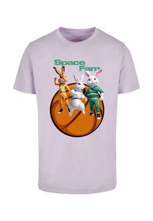 Ljubičasta pamučna majica s tri crtana zeca u sportskim dresovima na narančastoj košarkaškoj grafici. Tekst glasi "Svemirska obitelj."