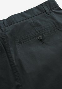 Next SLIM FIT LIGHTWEIGHT STRETCH - Chinos tipa bikses - black