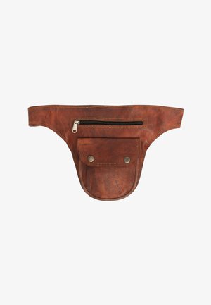 Braune Leder Hüfttasche mit einer Vordertasche mit Druckverschluss und einem Reißverschlussfach, genähten Kanten und einer glatten Textur.