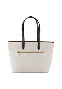 Sac fourre-tout beige à surface texturée, avec des poignées marron foncé et une poche avant zippée ornée de ferrures dorées.