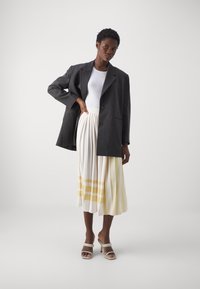 GANT PLEATED SKIRT - Rakott szoknya - cream