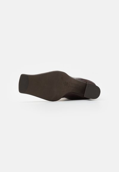 MIISTA SHONA BOOTS - Čizme - brown