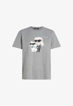 Siva majica s kratkimi rokavi z risanimi liki osebe z sončnimi očali in bele mačke, ki prav tako nosi sončna očala, z napisom Karl Lagerfeld.