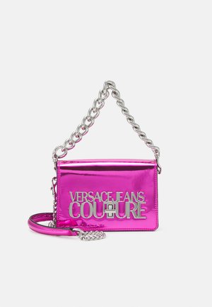 Versace Jeans Couture RANGE LOGO LOCK BAG - Sac bandoulière - crimson