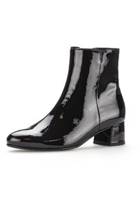 Schwarze Lackleder-Ankle Boots mit eckiger Zehenform und Blockabsatz, ausgestattet mit einer glatten, glänzenden Oberfläche und seitlichem Reißverschluss.