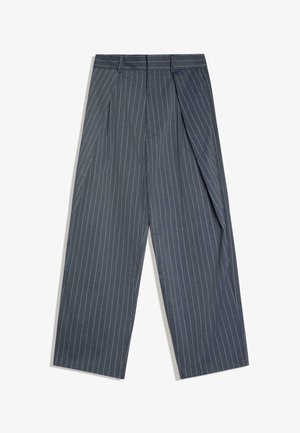 Dunkelgraue Nadelstreifenhose mit weitem Bein, Falten und Gürtelschlaufen, vorne Taschen und einem taillierten Bund.