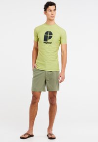 Protest RASHGUARD SHORT SLEEVE - Marškinėliai su spaudiniu - algaegreen