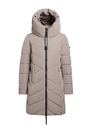 Cappotto imbottito beige chiaro con colletto alto, chiusura con zip, trapuntatura a zigzag e due tasche laterali. Presenta un'etichetta del logo sul collo.