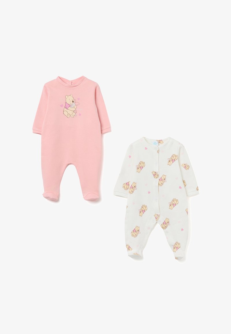 Dos bodies para bebés: uno rosa con un gráfico de un oso y otro blanco con un patrón de osos repetido sobre un fondo claro. Ambos son de tela suave.